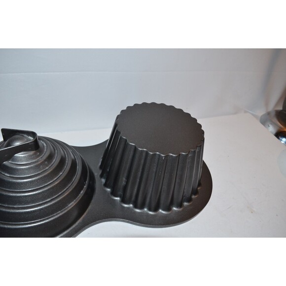 WILTON Large 3D Cupcake Pan Non-Stick Mold Jumbo Baking Cake Pan - Picture 4 of 10